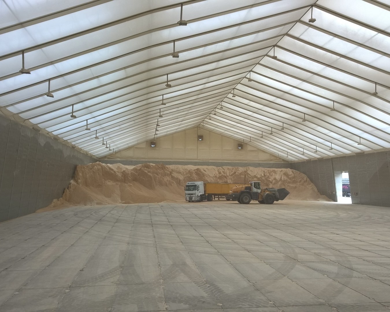 Magazyny masowe - przeładunek i krótkookresowe magazynowanie zbóż i innych produktów „agro” 